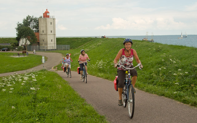Cycling the Zuiderzee Route. Photo © Holland-Cycling.com