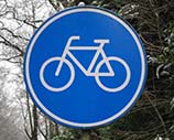 'Fietspad' is the Dutch word for cycle path. Left: road sign for a compulsory cycle path. Right: road sign for an optional cycle path. Photos © Holland-Cycling.com
