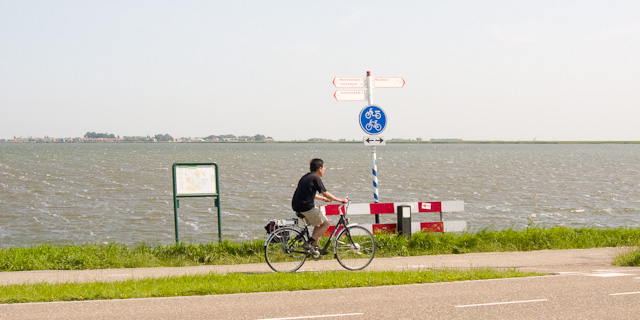 Cycling towards the former island of Marken. Photo © Holland-Cycling.com