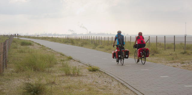 The Dutch Coastal Route is one of the most popular Dutch cycle routes. Photo © Holland-Cycling.com